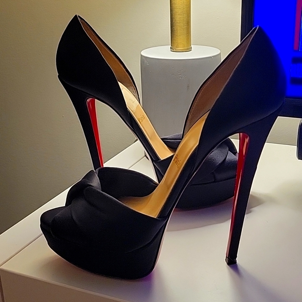 Christian Louboutin Black Satin D'orsay Pumps 100% Authentic - GORGEOUS 😍